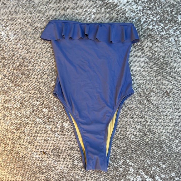 GNASH swim X U Bandeau One-
Piece Swimsuit 4 - Picture 4 of 6